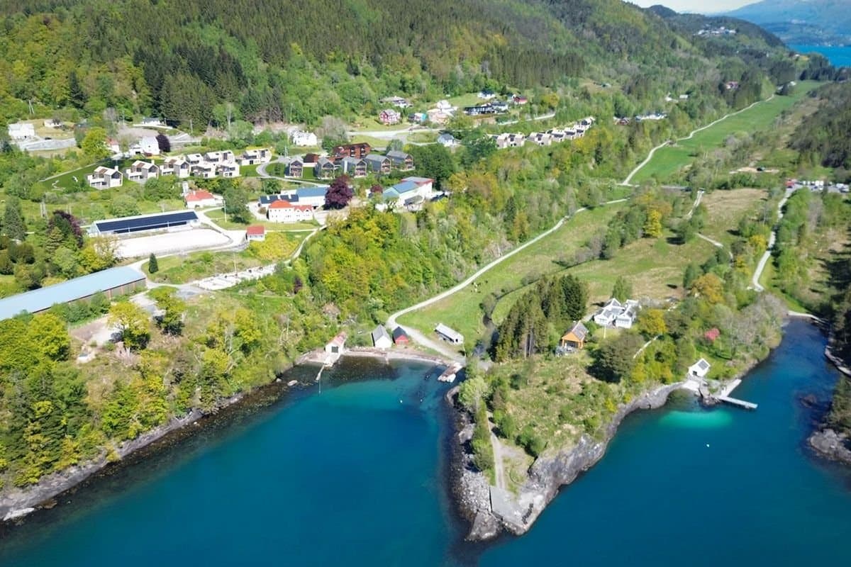 Toppbilde: Bjåneshalvøya sett fra luften